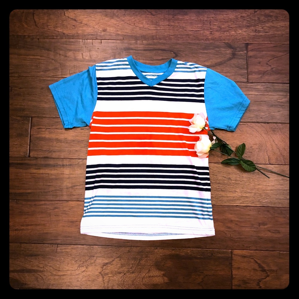 Boys V Neck T Shirt. Size M.